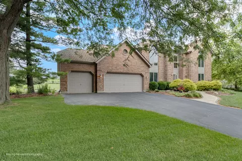 Exterior - 420 Fairway View Dr, Algonquin, IL 60102 photo 3 of 11