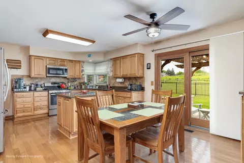 Kitchen - 420 Fairway View Dr, Algonquin, IL 60102 photo 3 of 6