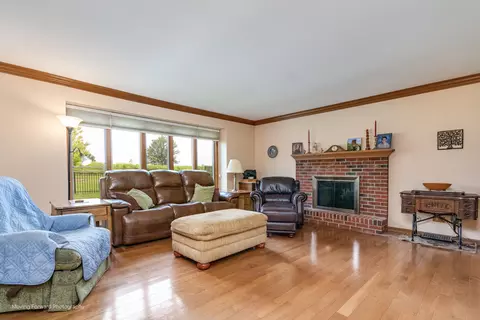 Living - 420 Fairway View Dr, Algonquin, IL 60102 photo 2 of 3
