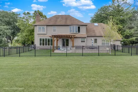 Exterior - 420 Fairway View Dr, Algonquin, IL 60102 photo 8 of 11
