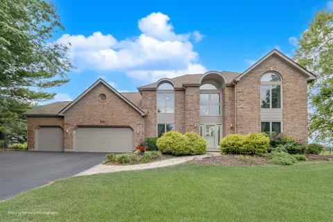 420 Fairway View Dr, Algonquin, IL 60102