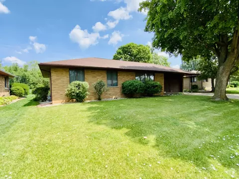 1709 Sunset Dr, Peru, IL 61354 photo 2