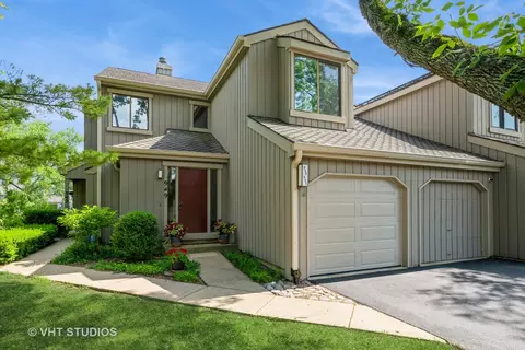 949 Fairway Cir #949, Lake Barrington, IL 60010