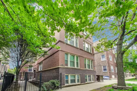 1918 W Cullom Ave #202, Chicago, IL 60613