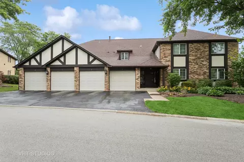 25 Algonquin Trl #1, Indian Head Park, IL 60525
