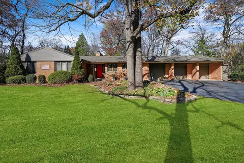 4770 Woodcliff Ln, Palatine, IL 60067