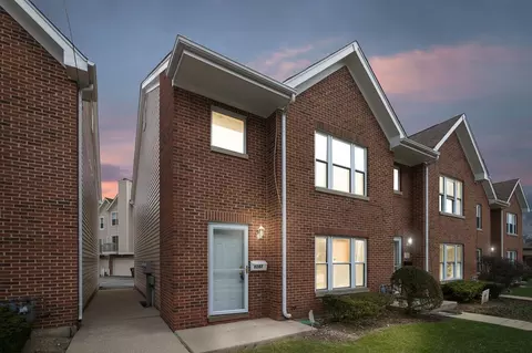Exterior - 9207 E Prairie Rd, Evanston, IL 60203 photo 2 of 2