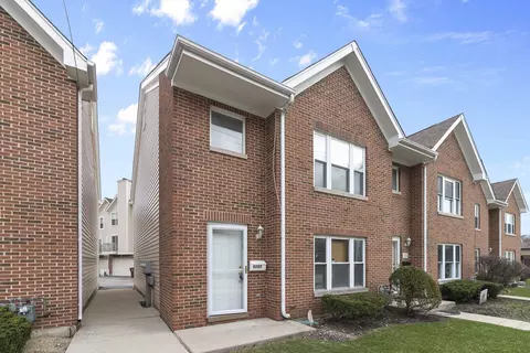 9207 E Prairie Rd, Evanston, IL 60203