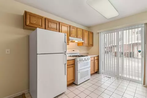 Kitchen - 9207 E Prairie Rd, Evanston, IL 60203 photo 1 of 3