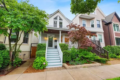 1828 W Barry Ave, Chicago, IL 60657