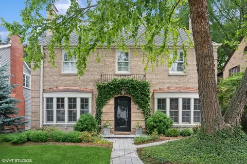 2010 Beechwood Ave, Wilmette, IL 60091