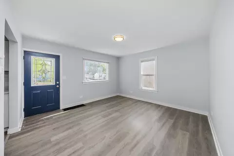 Living - 684 Cooper Ave, Elgin, IL 60120 photo 2 of 6