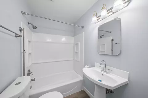 Bath - 684 Cooper Ave, Elgin, IL 60120 photo 1 of 1