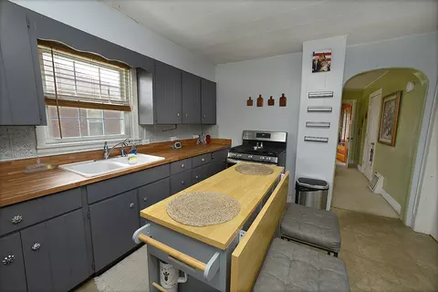 Kitchen - 218 20th Ave, Naplate, IL 61350 photo 2 of 2