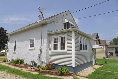 Exterior - 218 20th Ave, Naplate, IL 61350 photo 5 of 5