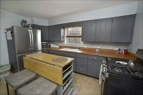 Kitchen - 218 20th Ave, Naplate, IL 61350 photo 1 of 2