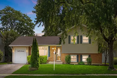6517 Woodridge Dr, Woodridge, IL 60517