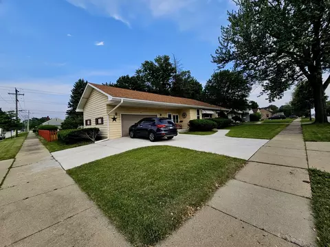 155 S Mclean Blvd, Elgin, IL 60123 photo 2