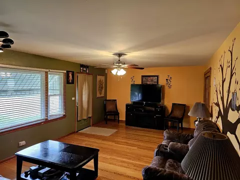 155 S Mclean Blvd, Elgin, IL 60123 photo 5