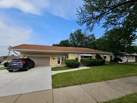 155 S Mclean Blvd, Elgin, IL 60123 photo 3