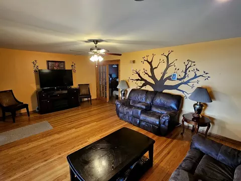 155 S Mclean Blvd, Elgin, IL 60123 photo 4