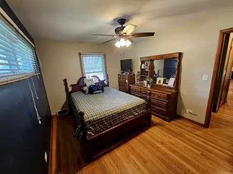 155 S Mclean Blvd, Elgin, IL 60123 photo 13