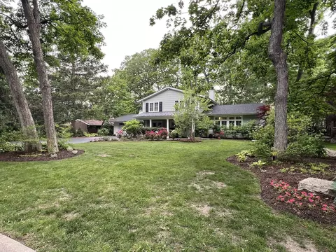4 Darby Ln, Lincolnshire, IL 60069
