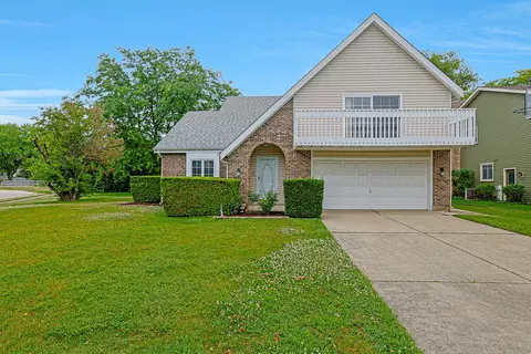 1087 Amberwood Dr, Crystal Lake, IL 60014