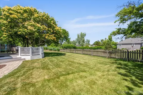 Exterior - 1009 E Bailey Rd, Naperville, IL 60565 photo 3 of 6
