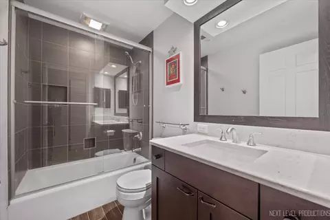 Bath - 1009 E Bailey Rd, Naperville, IL 60565 photo 3 of 4