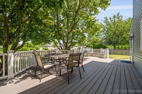 Exterior - 1009 E Bailey Rd, Naperville, IL 60565 photo 6 of 6