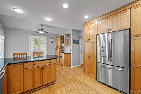 Kitchen - 1009 E Bailey Rd, Naperville, IL 60565 photo 3 of 4