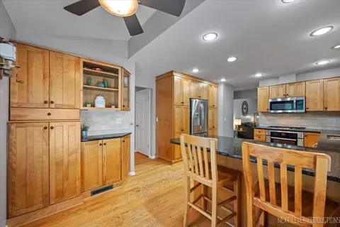 Kitchen - 1009 E Bailey Rd, Naperville, IL 60565 photo 2 of 4
