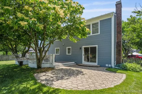 Exterior - 1009 E Bailey Rd, Naperville, IL 60565 photo 5 of 6