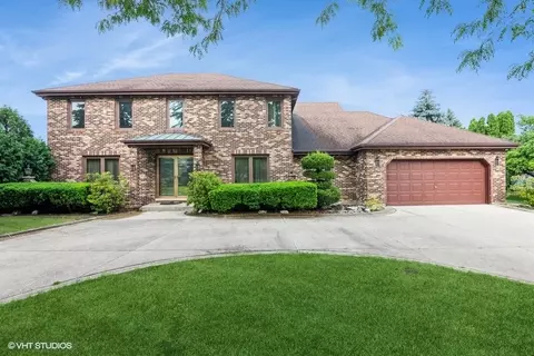 888 Braintree Ln, Bartlett, IL 60103