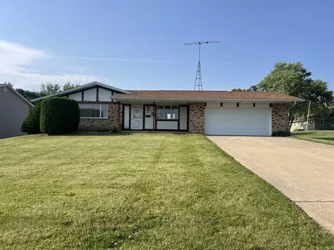 217 E Townline Rd, Lena, IL 61048