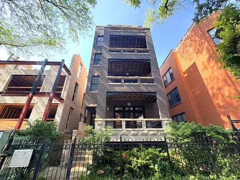 818 W Aldine Ave #3, Chicago, IL 60657