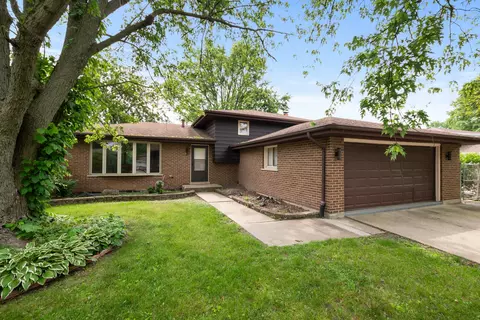 9 Lakewood Ct, Park Forest, IL 60466