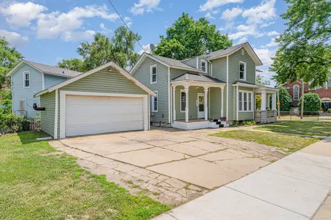 528 E Benton St, Aurora, IL 60505