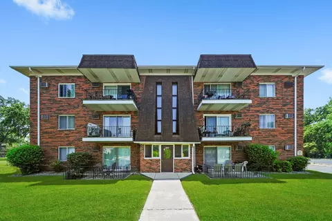 5701 W 129th St #2B, Crestwood, IL 60418