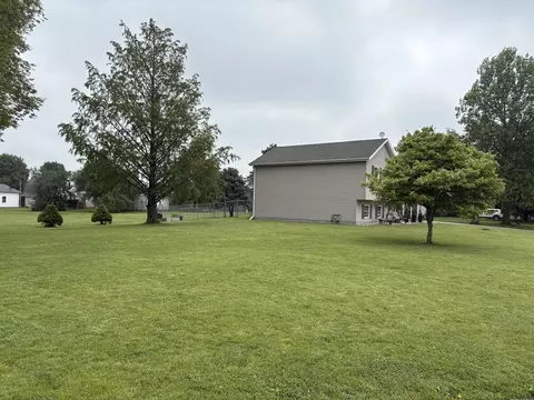 Exterior - 606 Briarwood Dr, Danvers, IL 61732 photo 4 of 4