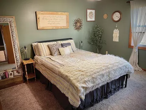 Bedroom - 606 Briarwood Dr, Danvers, IL 61732 photo 1 of 4