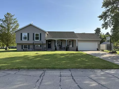606 Briarwood Dr, Danvers, IL 61732