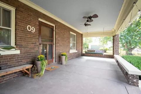 209 N West St, Danvers, IL 61732 photo 3