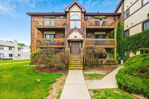 413 Berkshire Dr #22, Crystal Lake, IL 60014