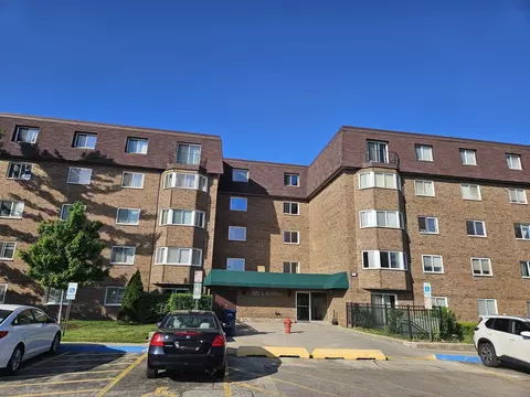 220 S Roselle Rd #324, Schaumburg, IL 60193