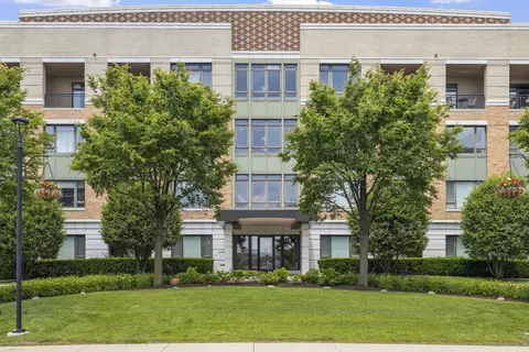 1000 Village Center Dr #103, Burr Ridge, IL 60527