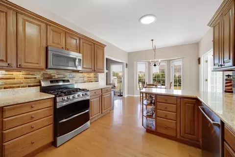 Kitchen - 3720 Bunker Hill Dr, Algonquin, IL 60102 photo 3 of 4