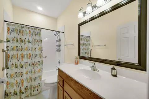 Bath - 3720 Bunker Hill Dr, Algonquin, IL 60102 photo 3 of 4