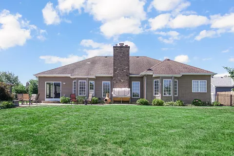 Exterior - 3720 Bunker Hill Dr, Algonquin, IL 60102 photo 3 of 7